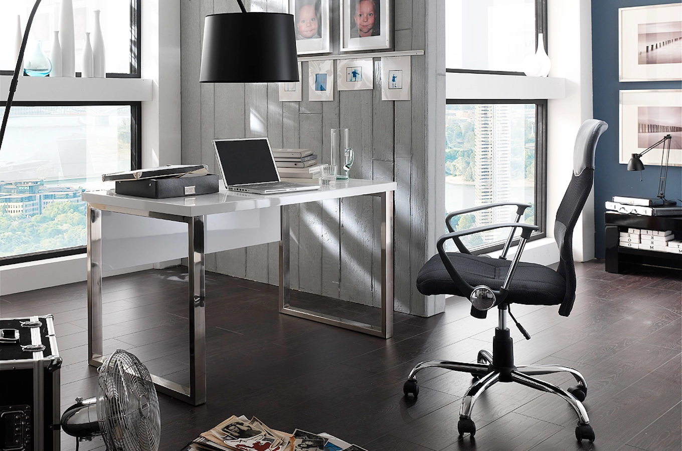 Nowoczesne biurko z białym blatem SYDNEY na metalowych nogach / 140x70 cm