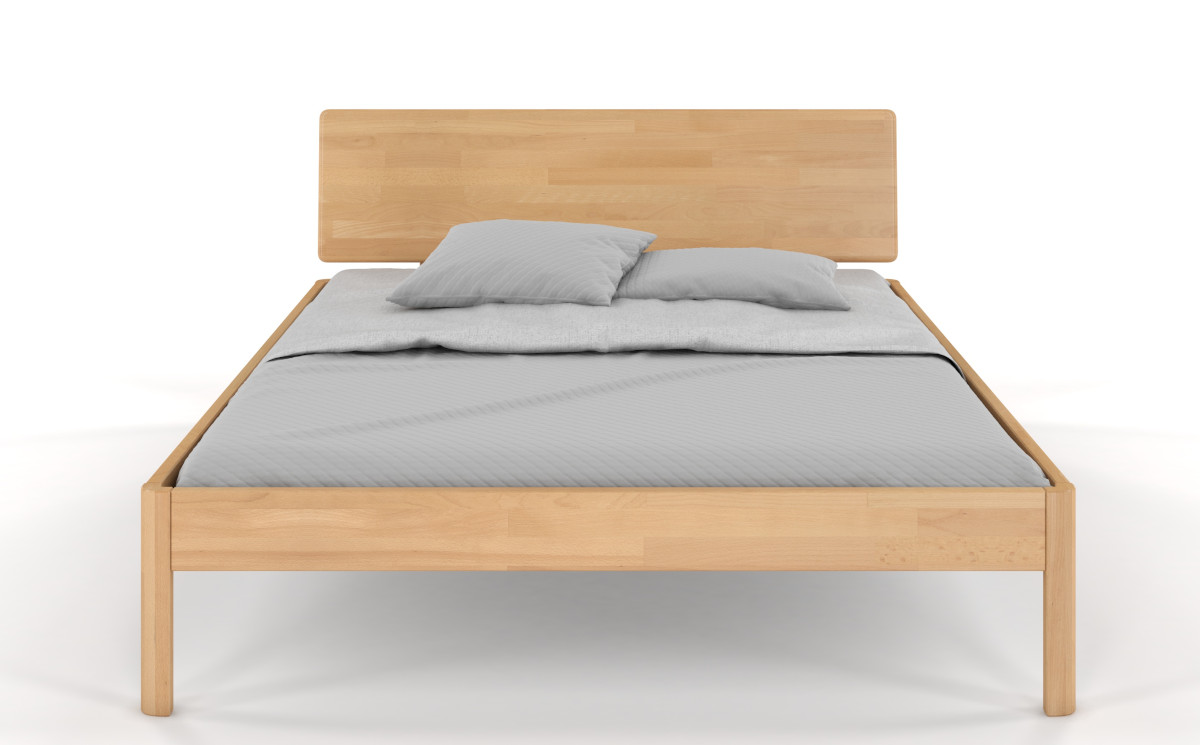 Łóżko drewniane na wysokich nóżkach