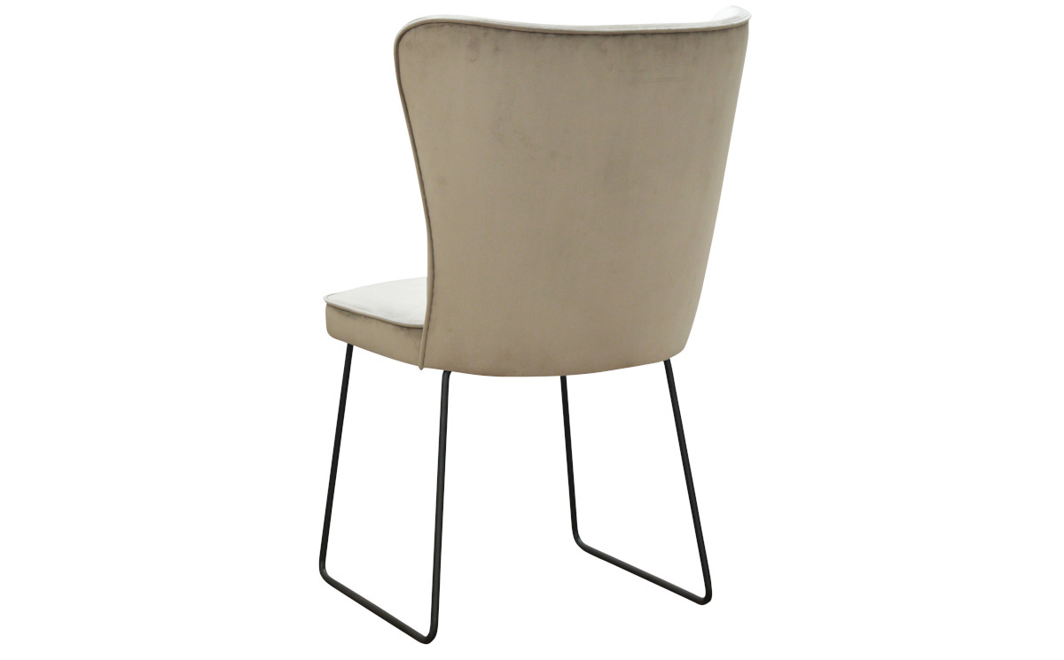 Nowoczesne krzesło z metalowymi nogami płozami