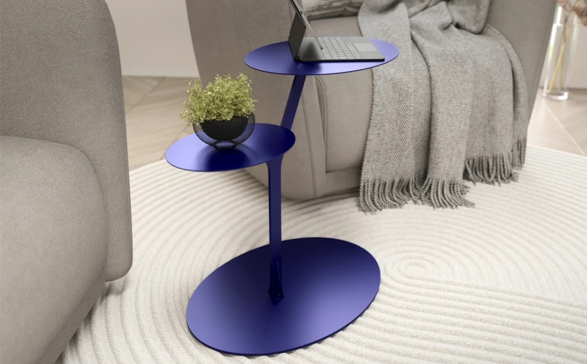 Metalowy stolik pomocniczy do salonu Kayani IROKO / kolor granat szlachetny