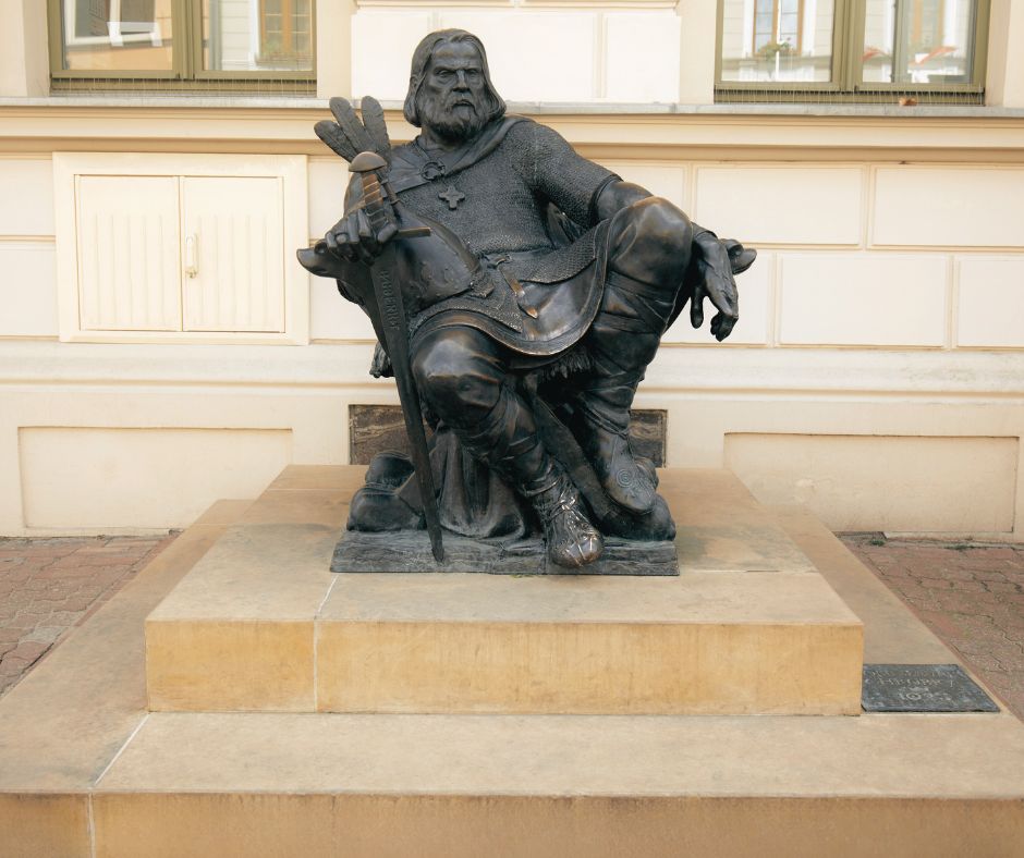 Tysiąc lat w cieniu korony. Architektoniczne dziedzictwo Bolesława Chrobrego