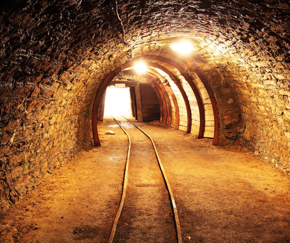Tajemnice polskich podziemi – od średniowiecznych kopalni po metro Warszawy