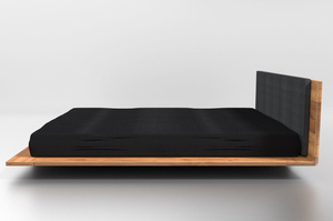 Drewniane łóżko do sypialni KUZMA z tapicerowanym zagłówkiem