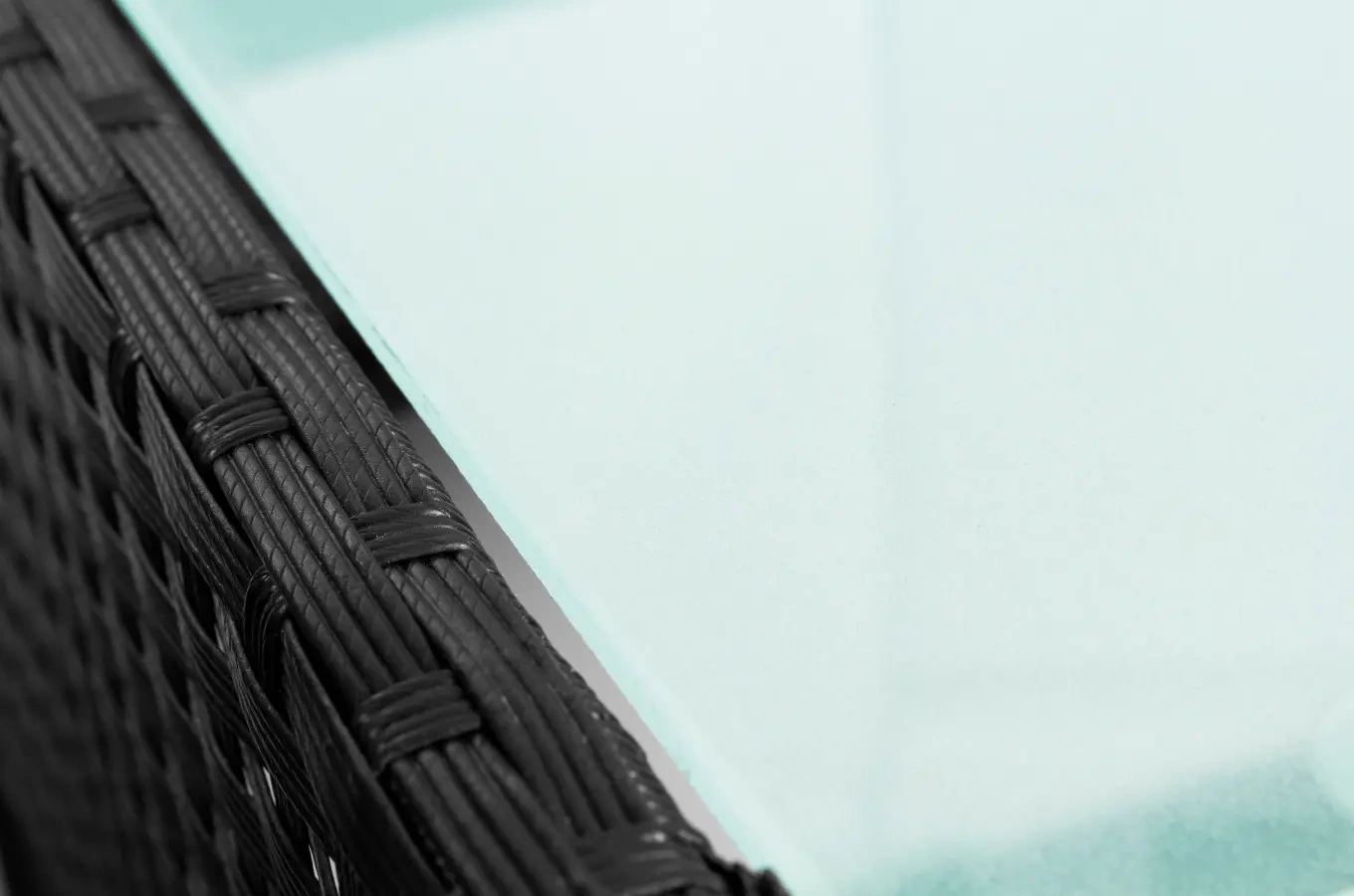 Zestaw mebli ogrodowych z polirattanu FORTE - sofa + dwa krzesła + stolik z blatem z hartowanego szkła