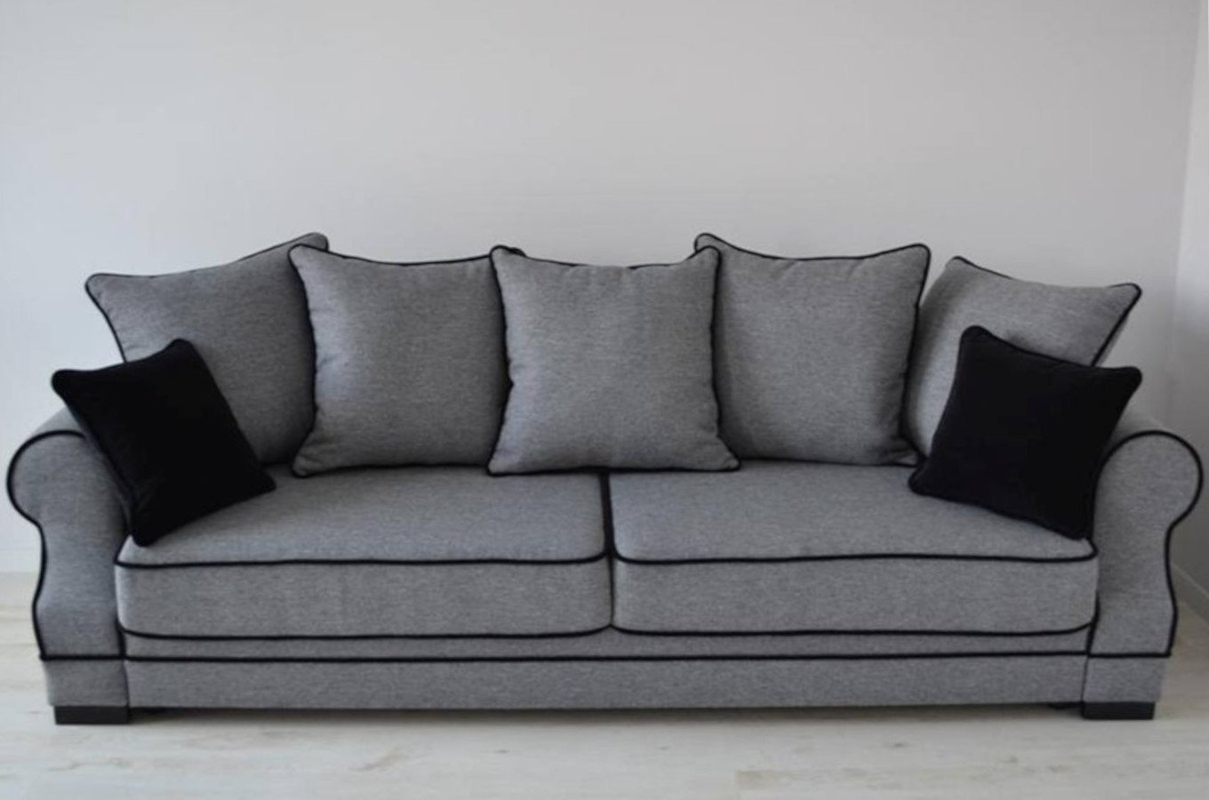 Elegancka 3-osobowa sofa GENEVA w angielskim stylu z funkcją spania i pojemnikiem na pościel