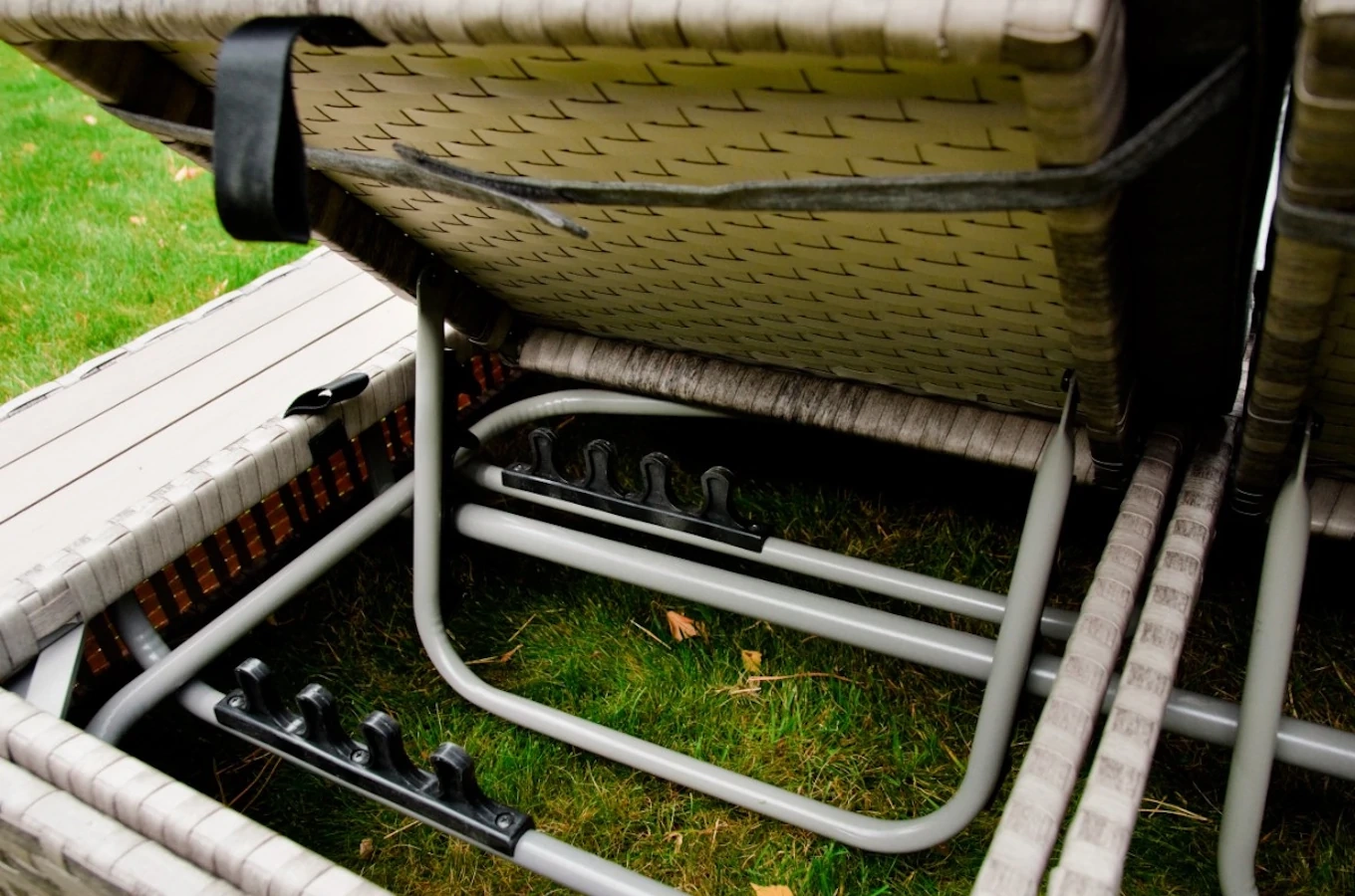 Wielofunkcyjna leżanka ogrodowa LATTICA z rattanu / Stół + łóżko + pufa