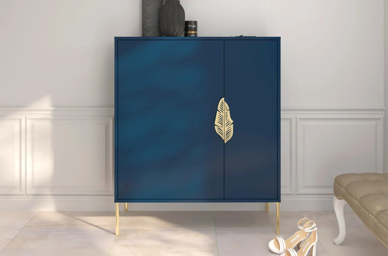 Granatowa komoda / szafka na buty Skandica MERLIN ze złotymi dodatkami / szer. 100 cm