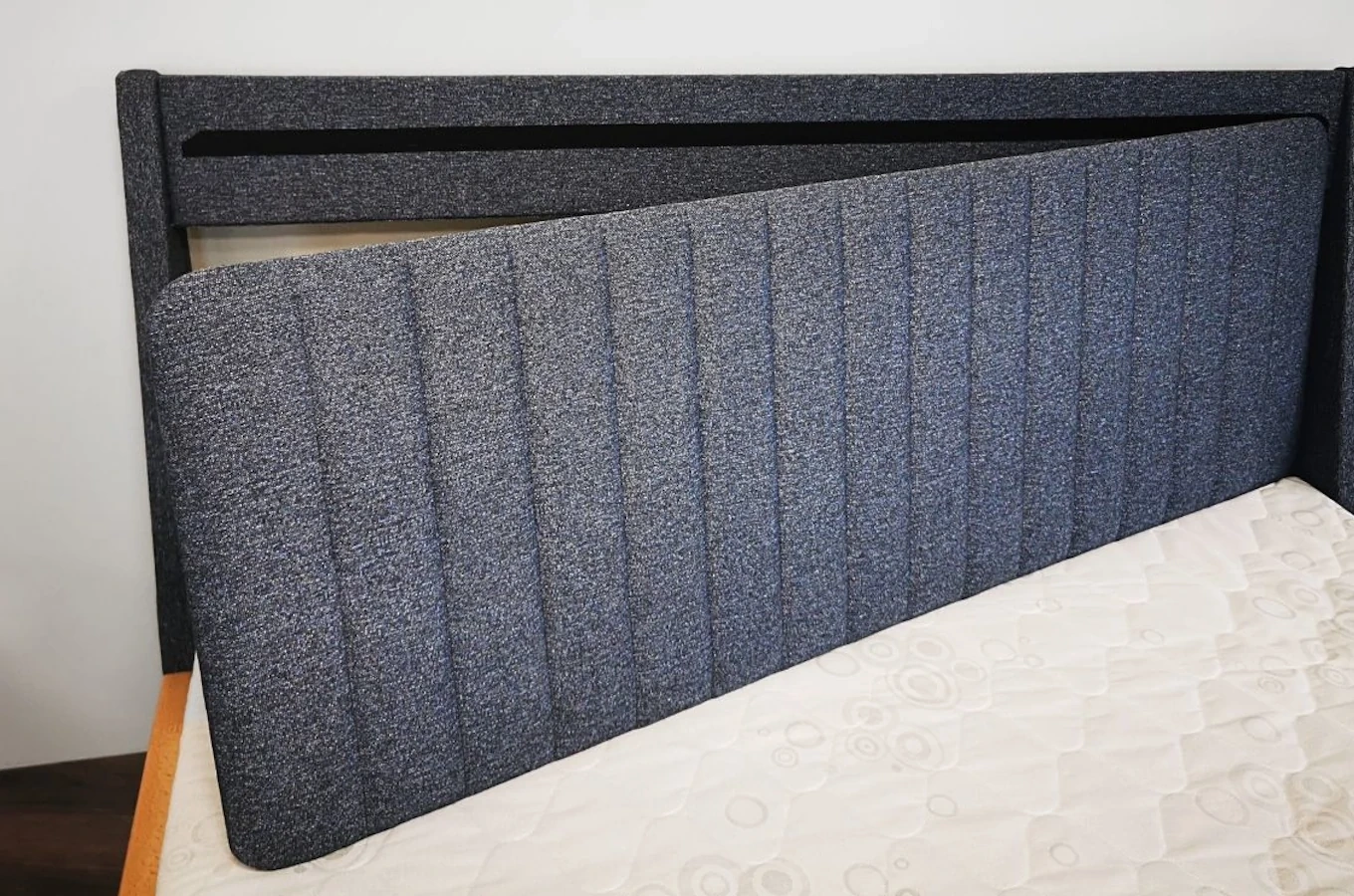 Łóżko lewitujące drewniane bukowe Visby ULF