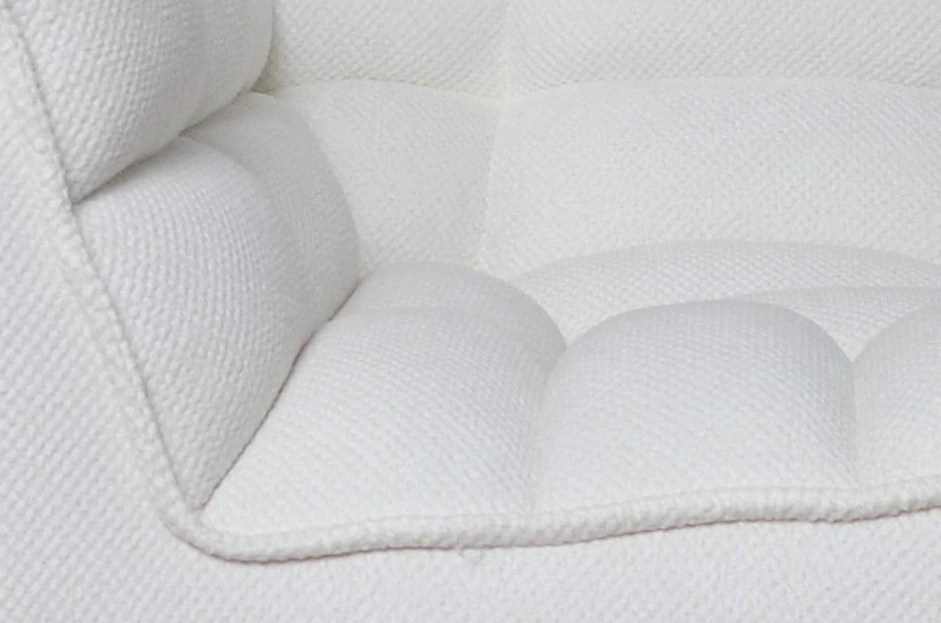 Nowoczesny narożny fotel FLUFFY z głębokim pikowaniem