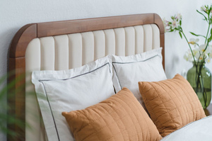 Tapicerowane łóżko drewniane bukowe Visby MODENA BC z wysokim zagłówkiem (skrzynia na pościel)