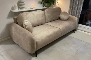 Nowoczesna sofa o obłym kształcie MOMO z funkcją spania i pojemnikiem na pościel / szerokość 222 cm