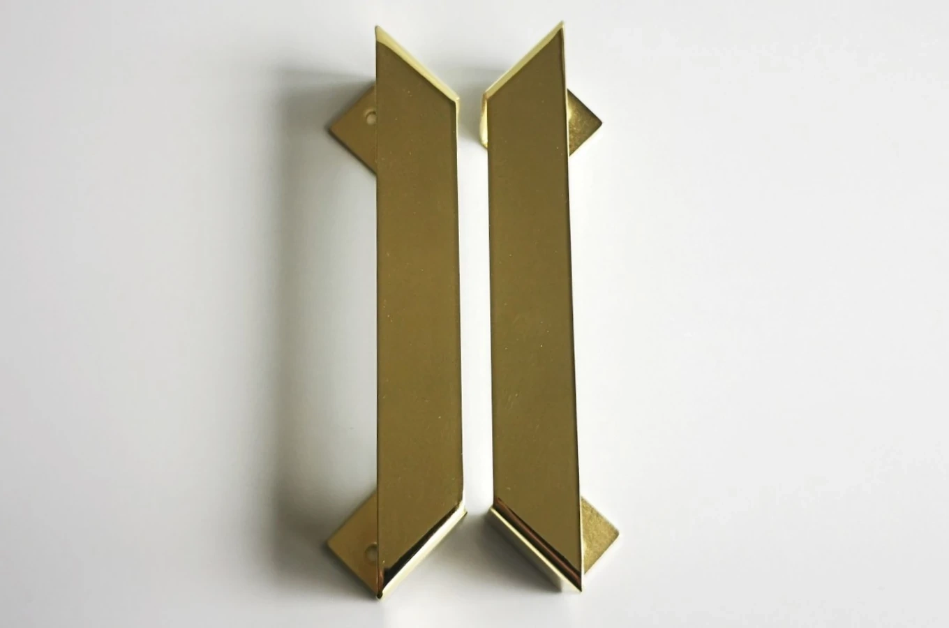 Złoty uchwyt skośny DEMI / komplet