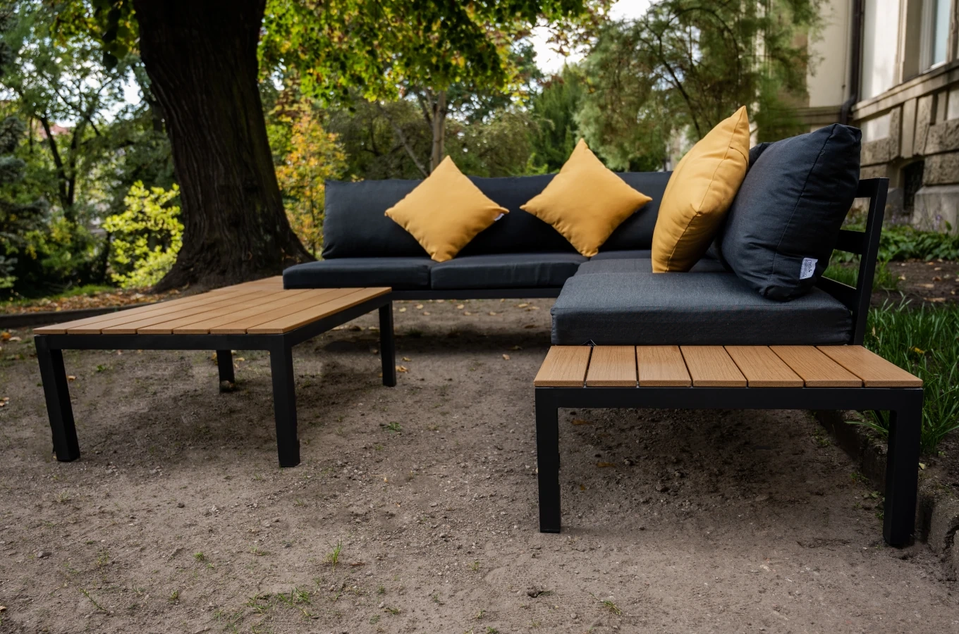 Duży zestaw ogrodowy z czarnego aluminium LAVA / Stół + narożnik