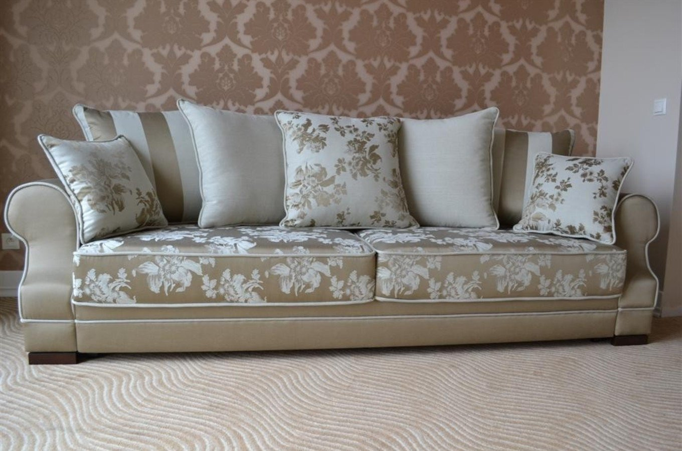Elegancka 3-osobowa sofa GENEVA w angielskim stylu z funkcją spania i pojemnikiem na pościel
