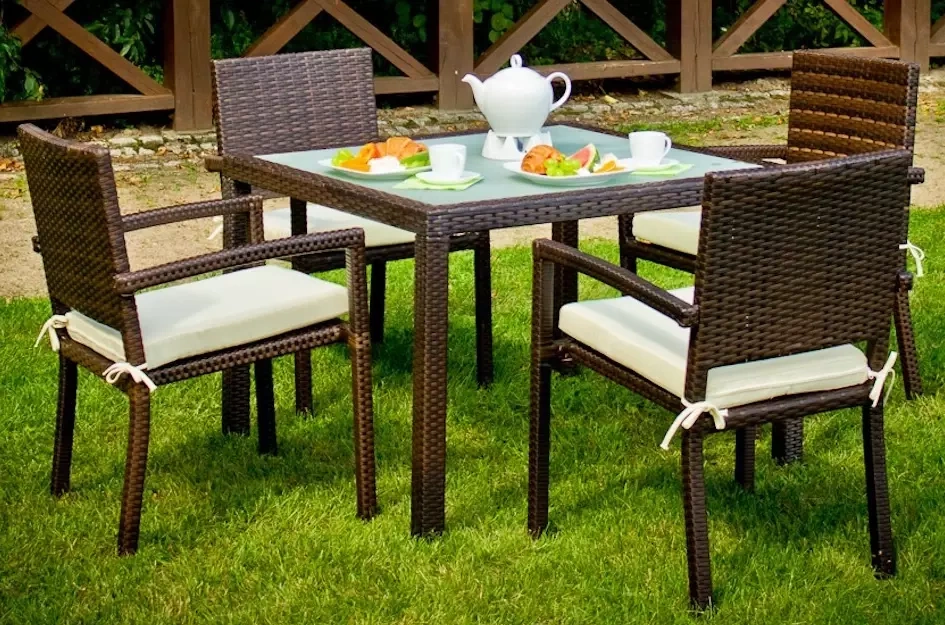 Zestaw mebli ogrodowych z technorattanu ORTA / Stół + 4 krzesła