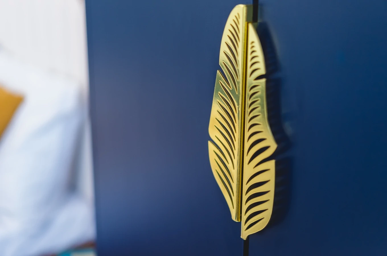 Złoty uchwyt LEAF Merlin w kształcie pióra / komplet