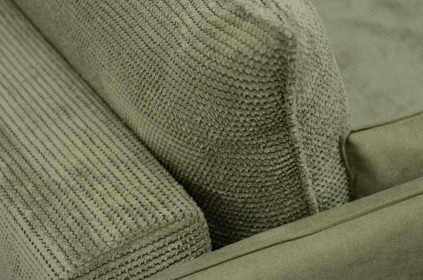 Nowoczesna sofa rozkładana EMMA z funkcją spania i pojemnikiem na pościel / szerokość 223 cm