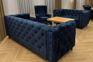 Elegancka 3-osobowa sofa MEDIOLAN III w stylu Chesterfield / szerokość 239 cm