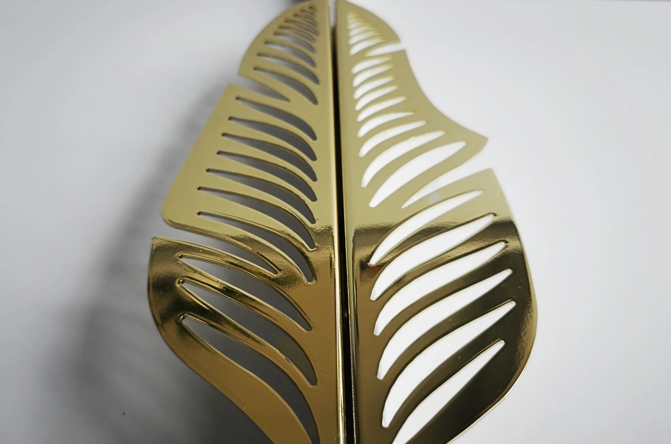 Złoty uchwyt LEAF Merlin w kształcie pióra / komplet