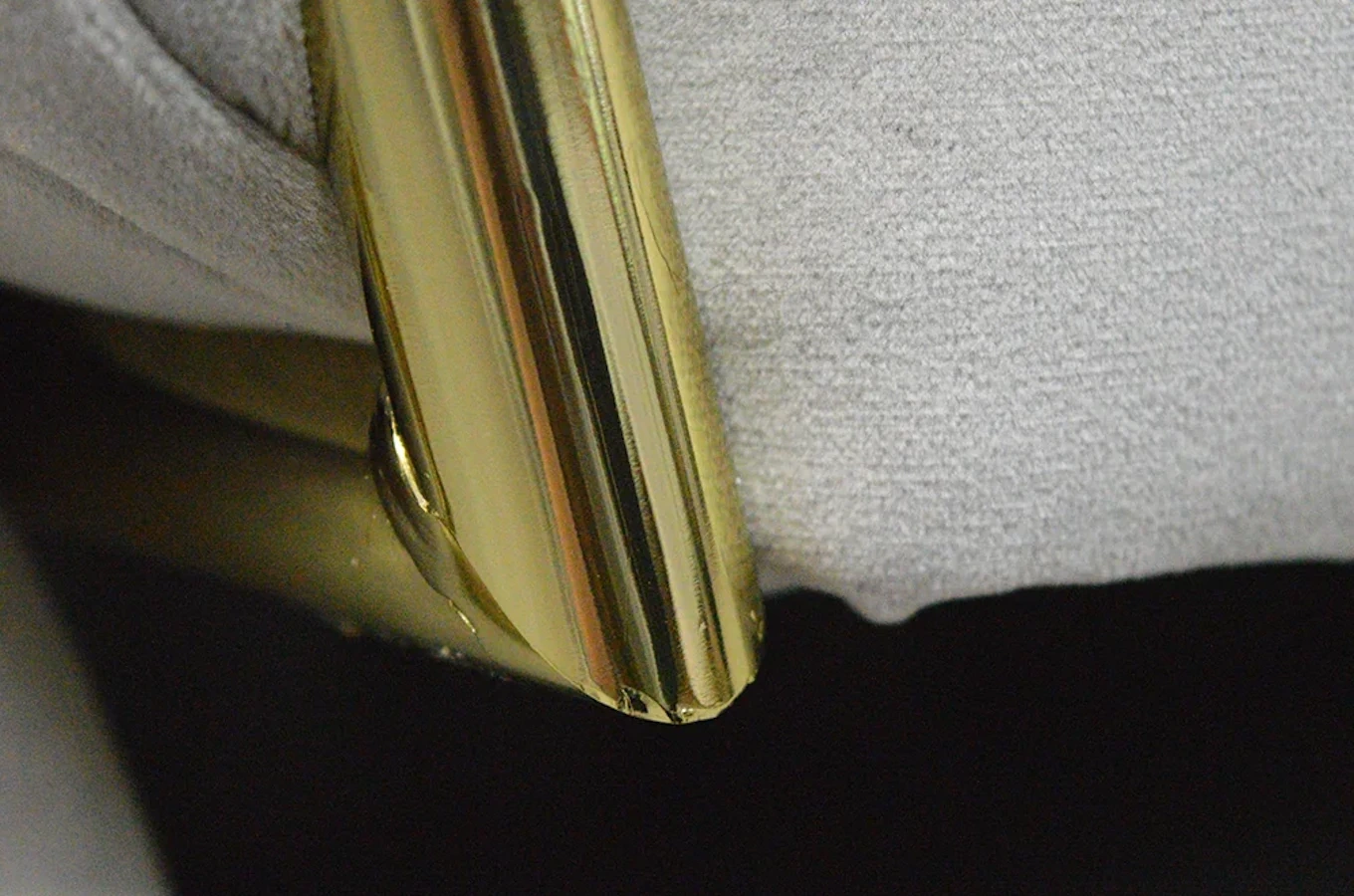 Nowoczesne krzesło SARA GOLD z plecionym oparciem