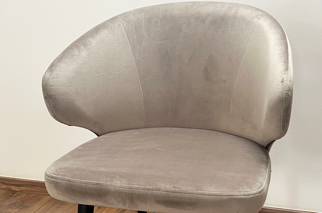 Nowoczesne krzesło tapicerowane EDDY U na metalowych nogach