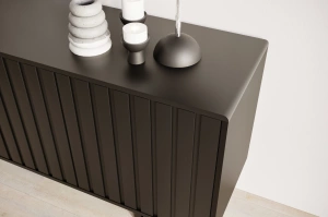 Czarna komoda Skandica VIGGE z lamelami / szer. 149 cm