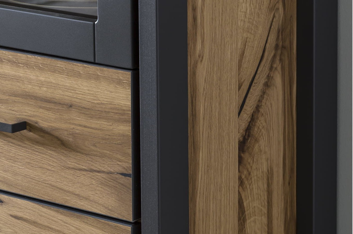 Nowoczesna dębowa witryna ze szklanymi drzwiami TURID 2S4D / szer. 97,5 cm