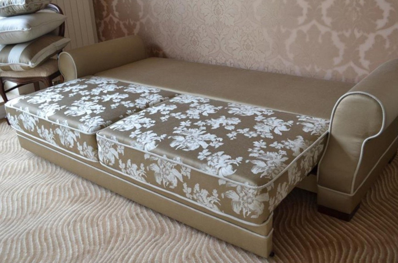 Elegancka 3-osobowa sofa GENEVA w angielskim stylu z funkcją spania i pojemnikiem na pościel