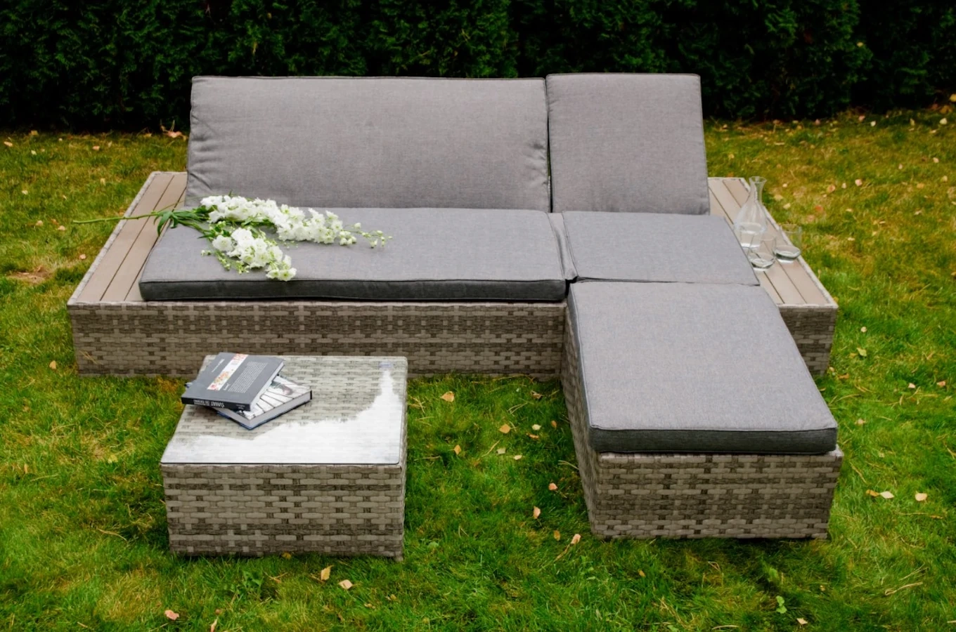 Wielofunkcyjna leżanka ogrodowa LATTICA z rattanu / Stół + łóżko + pufa