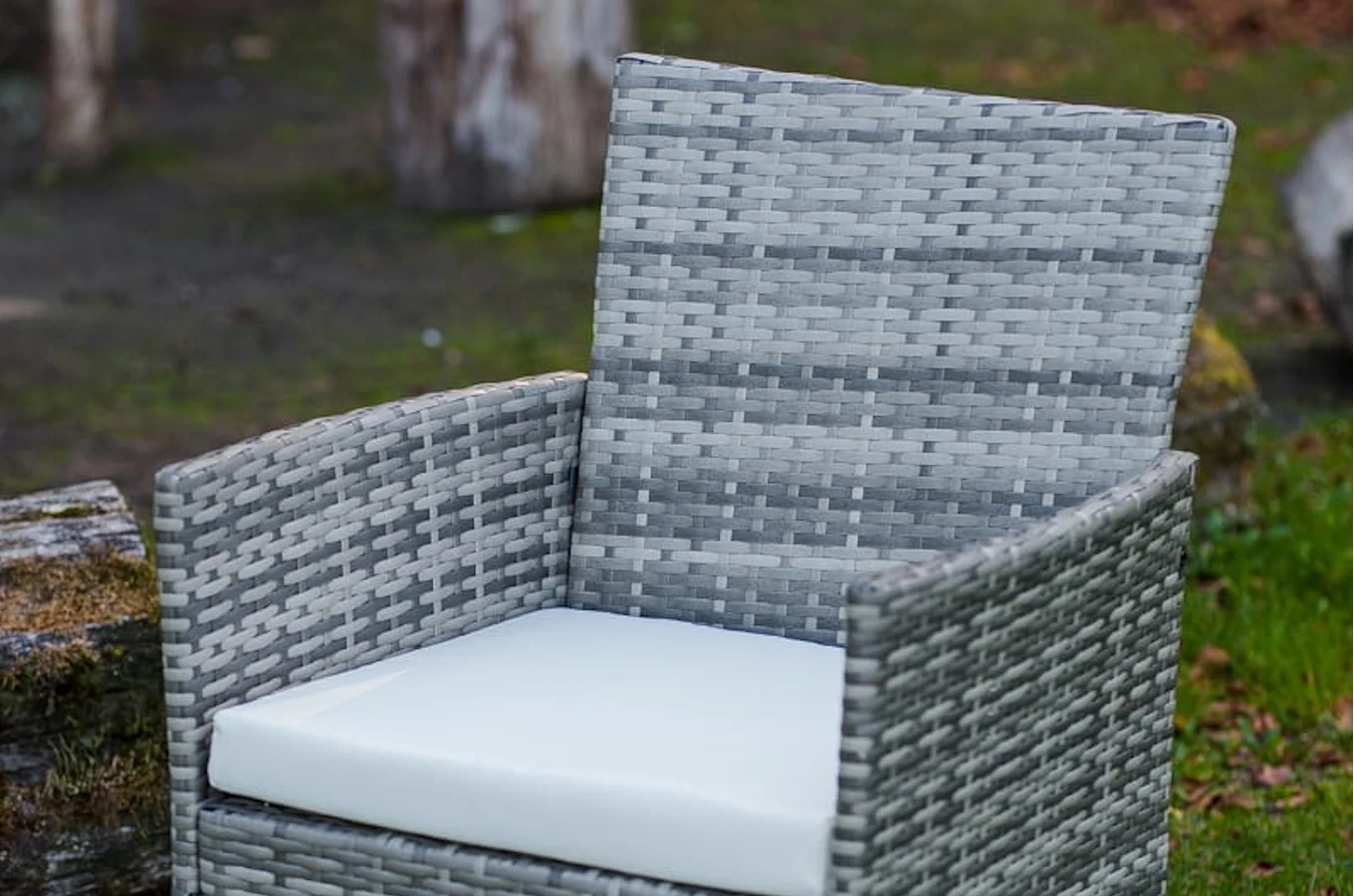 Zestaw mebli ogrodowych z technorattanu ARABBA / Stół + 2 fotele