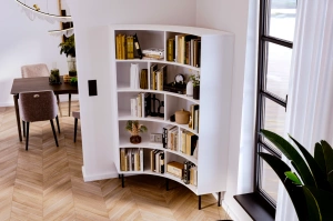 Nowoczesny narożny regał na książki Skandica HORN z czarnymi nogami / biały / szer. 100 cm