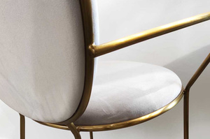 Szare tapicerowane krzesło na złotych nogach DELICATE GREY