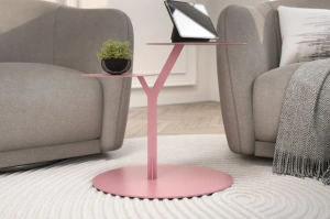 Metalowy stolik pomocniczy do salonu Kayani IROKO / kolor pudrowy róż