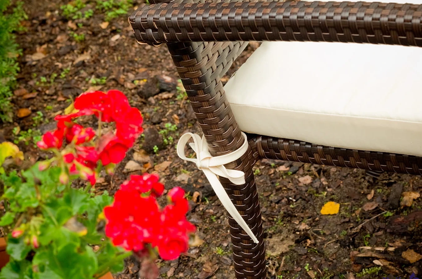 Zestaw mebli ogrodowych z technorattanu ORTA / Stół + 4 krzesła