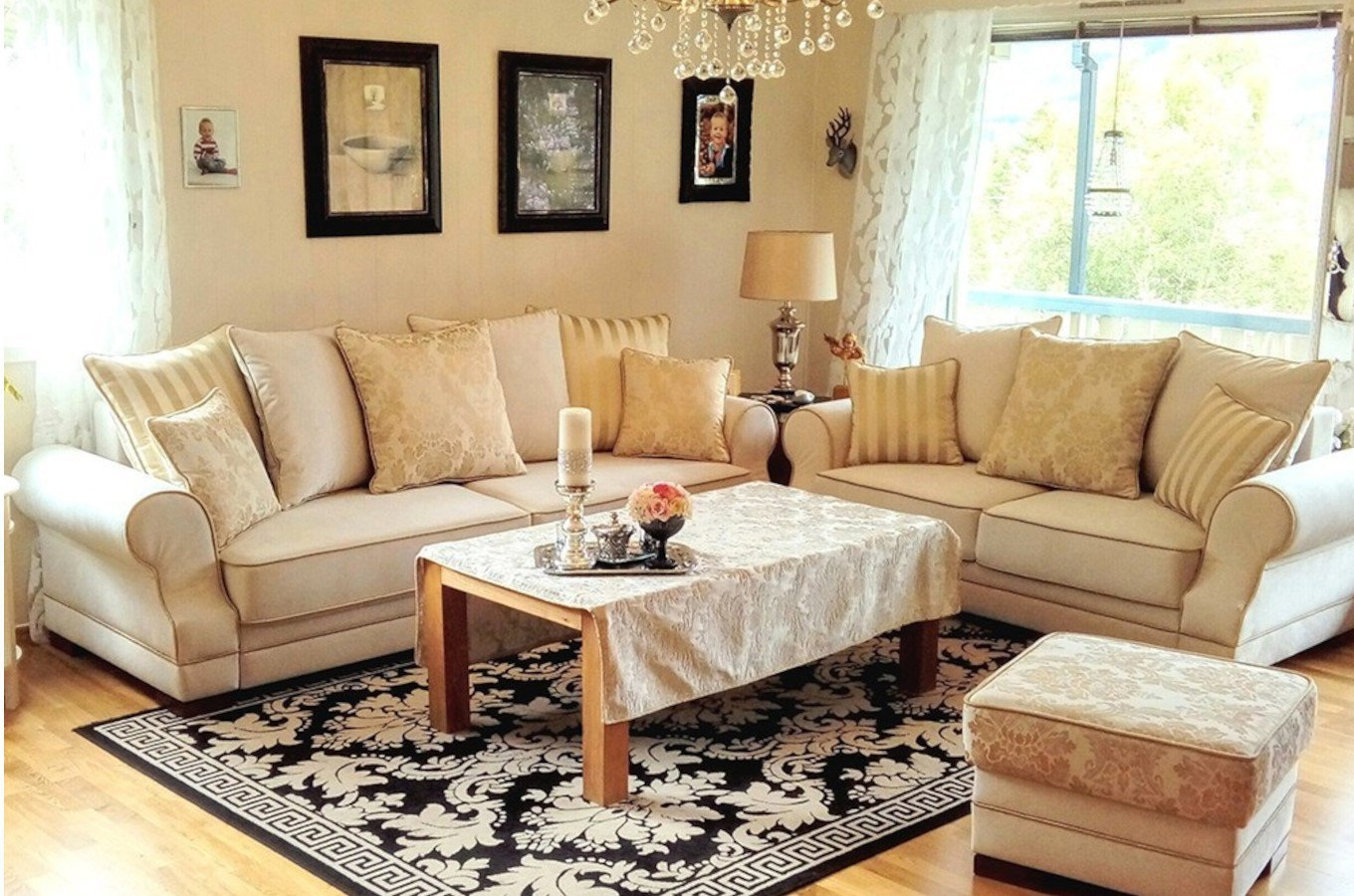 Elegancka 2-osobowa sofa GENEVA w angielskim stylu z funkcją spania i pojemnikiem na pościel