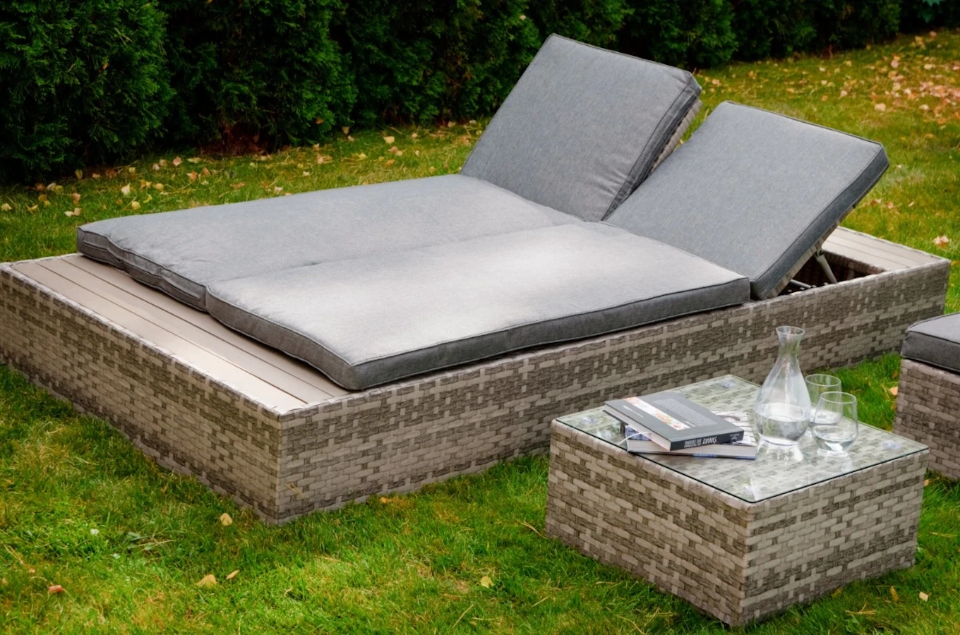 Wielofunkcyjna leżanka ogrodowa LATTICA z rattanu / Stół + łóżko + pufa