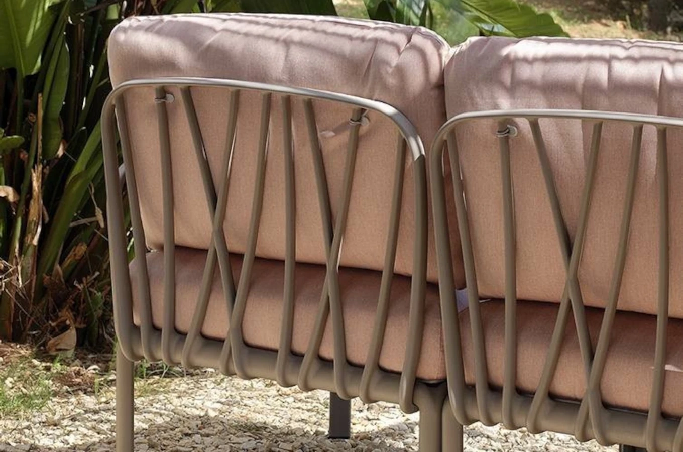 Zestaw mebli do ogrodu KOMODO - 2 sofy + stolik