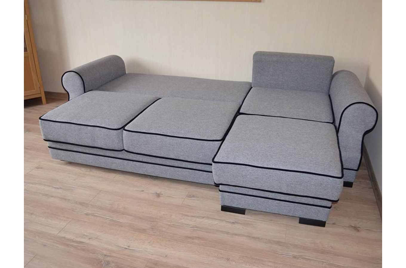 Elegancki narożnik GENEVA w angielskim stylu z funkcją spania i pojemnikiem na pościel