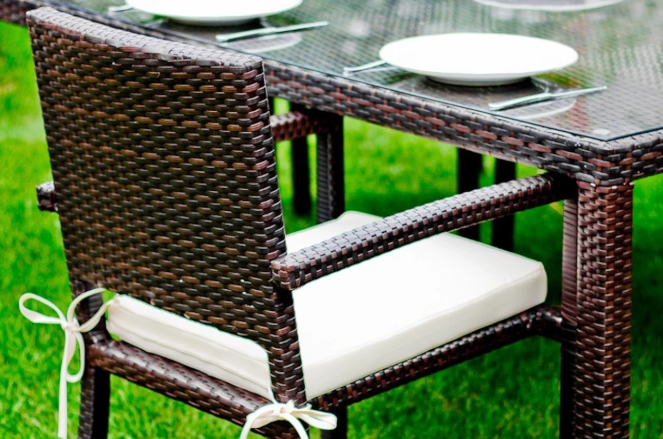 Zestaw mebli ogrodowych z technorattanu SERRA / Stół + 8 krzeseł