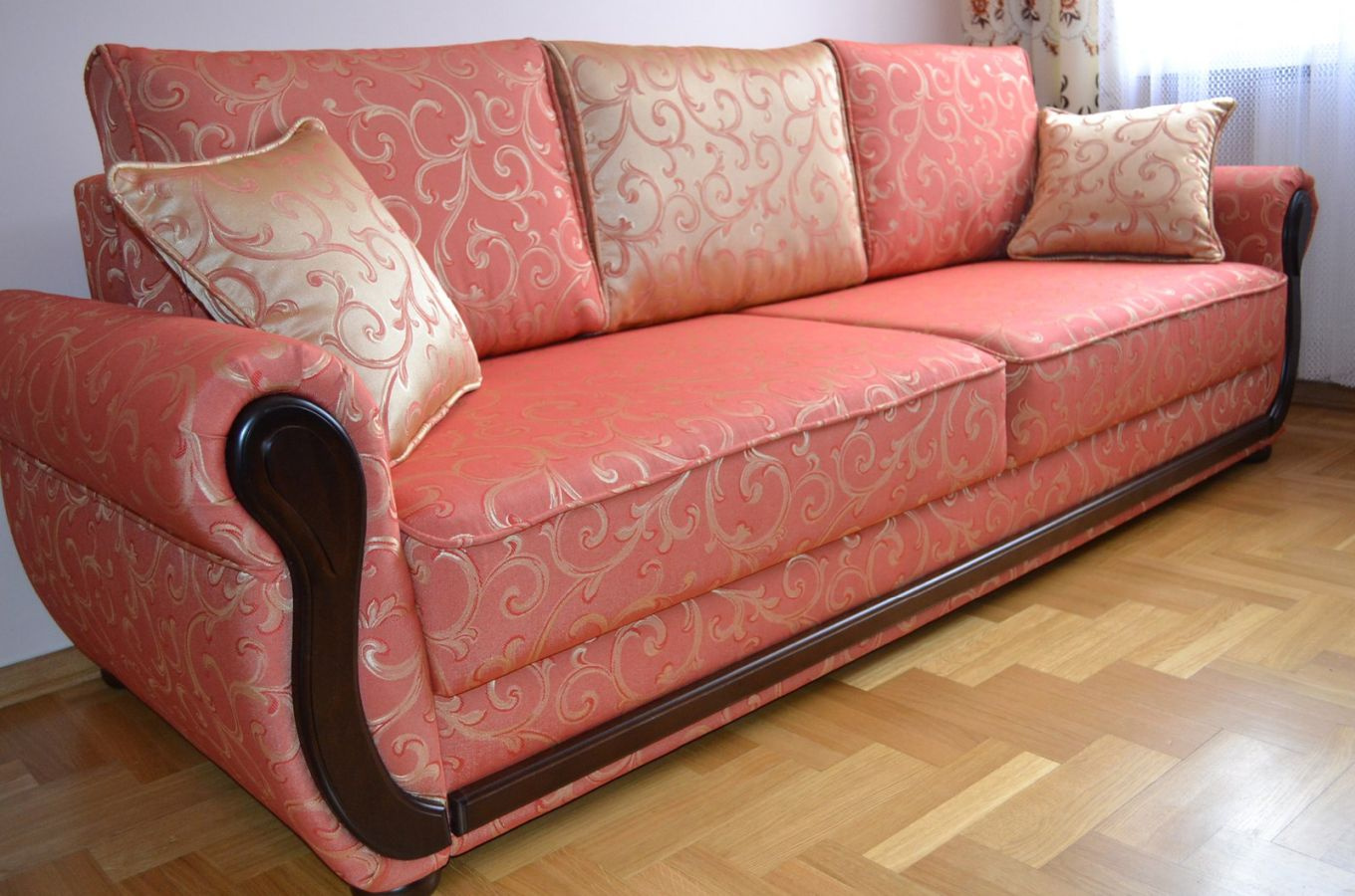 Elegancka 3-osobowa sofa BONA w angielskim stylu z funkcją spania i pojemnikiem na pościel