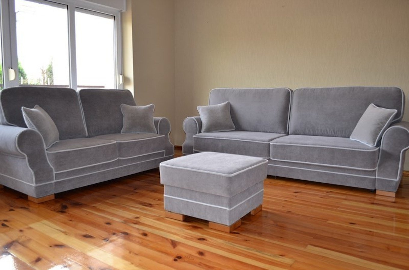 Elegancki puf GENEVA w angielskim stylu / trzy wymiary do wyboru