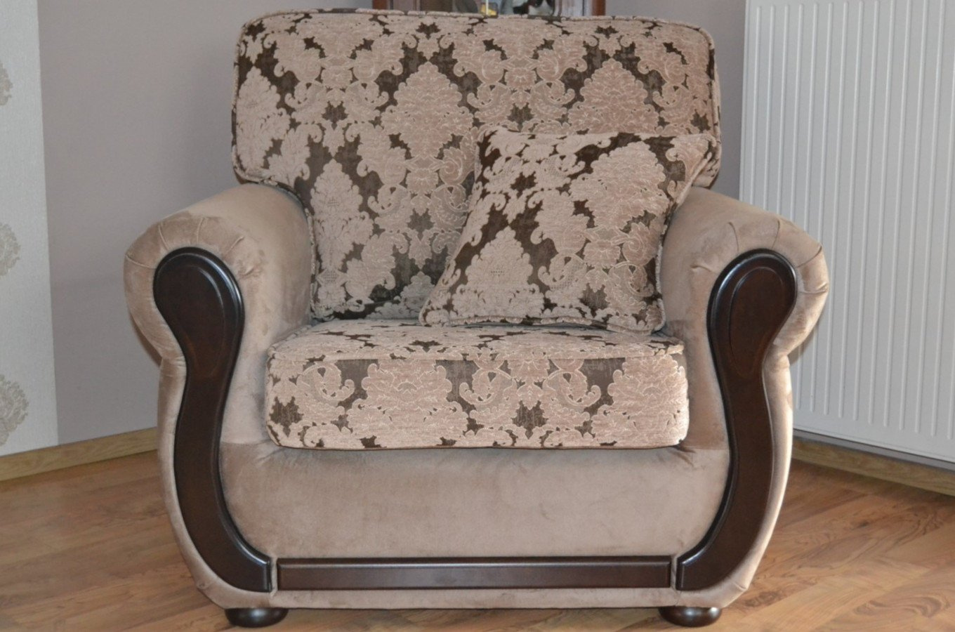 Elegancki fotel BONA w angielskim stylu