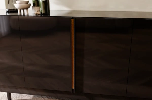 Elegancka czarna komoda Dancan ARTEMISA ze złotymi dodatkami / szer. 163 cm