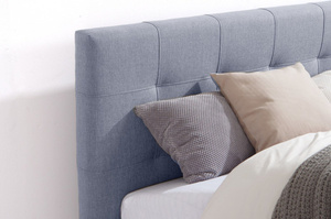 Klasyczne łóżko tapicerowane do sypialni ARIANNA z przeszyciami na zagłówku