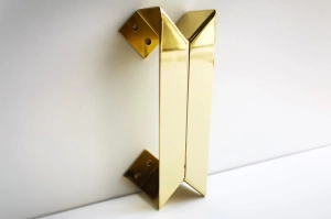 Złoty uchwyt skośny DEMI / komplet