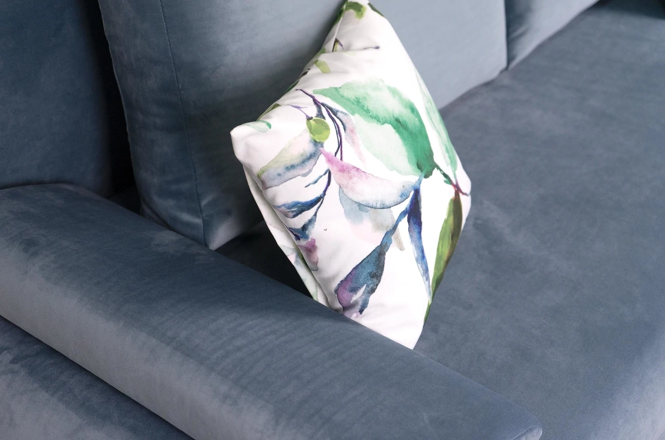 Kompaktowa sofa rozkładana FLAVIA z funkcją spania i pojemnikiem na pościel / szerokość 215 cm