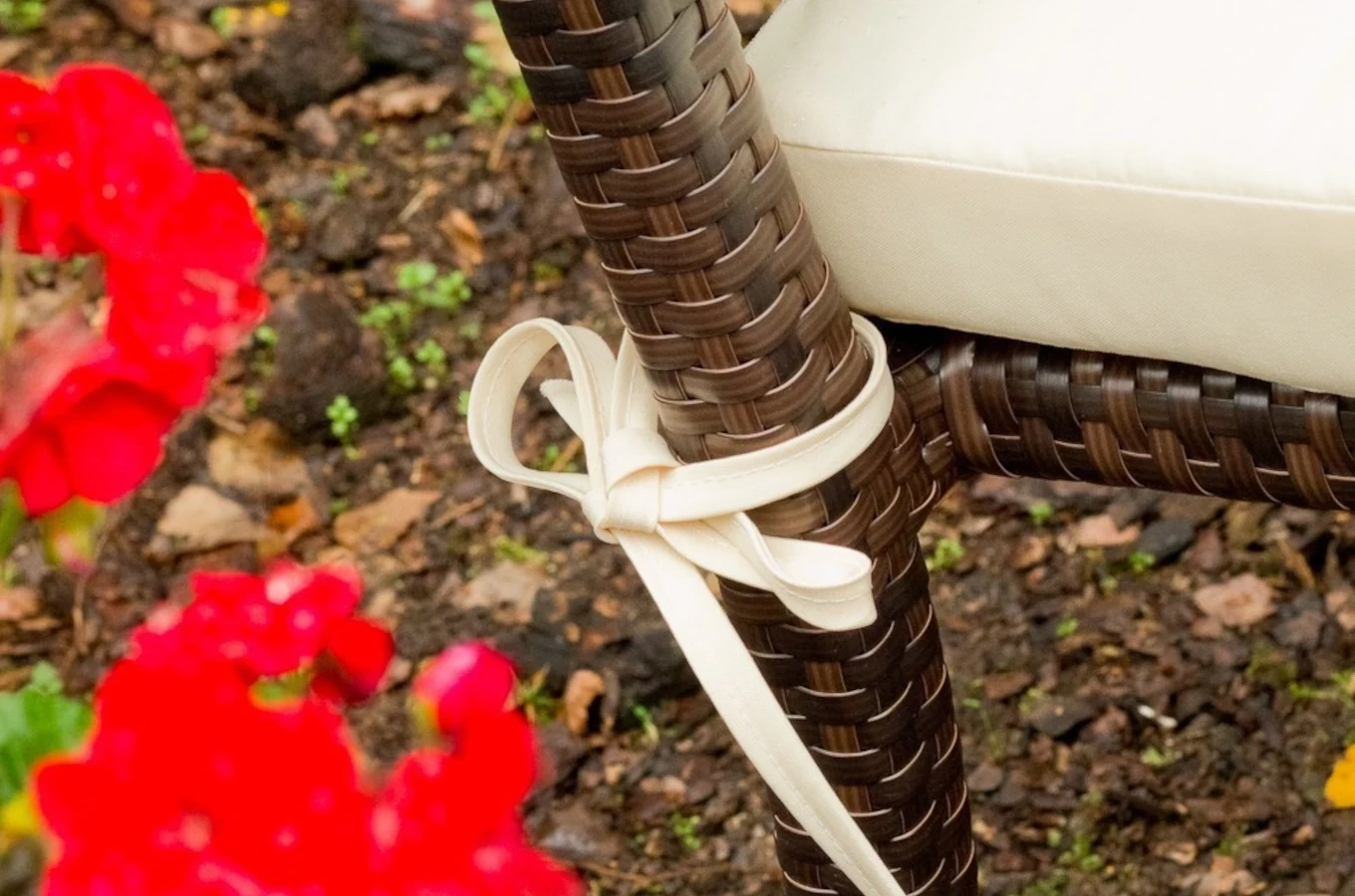 Zestaw mebli ogrodowych z technorattanu SERRA / Stół + 8 krzeseł