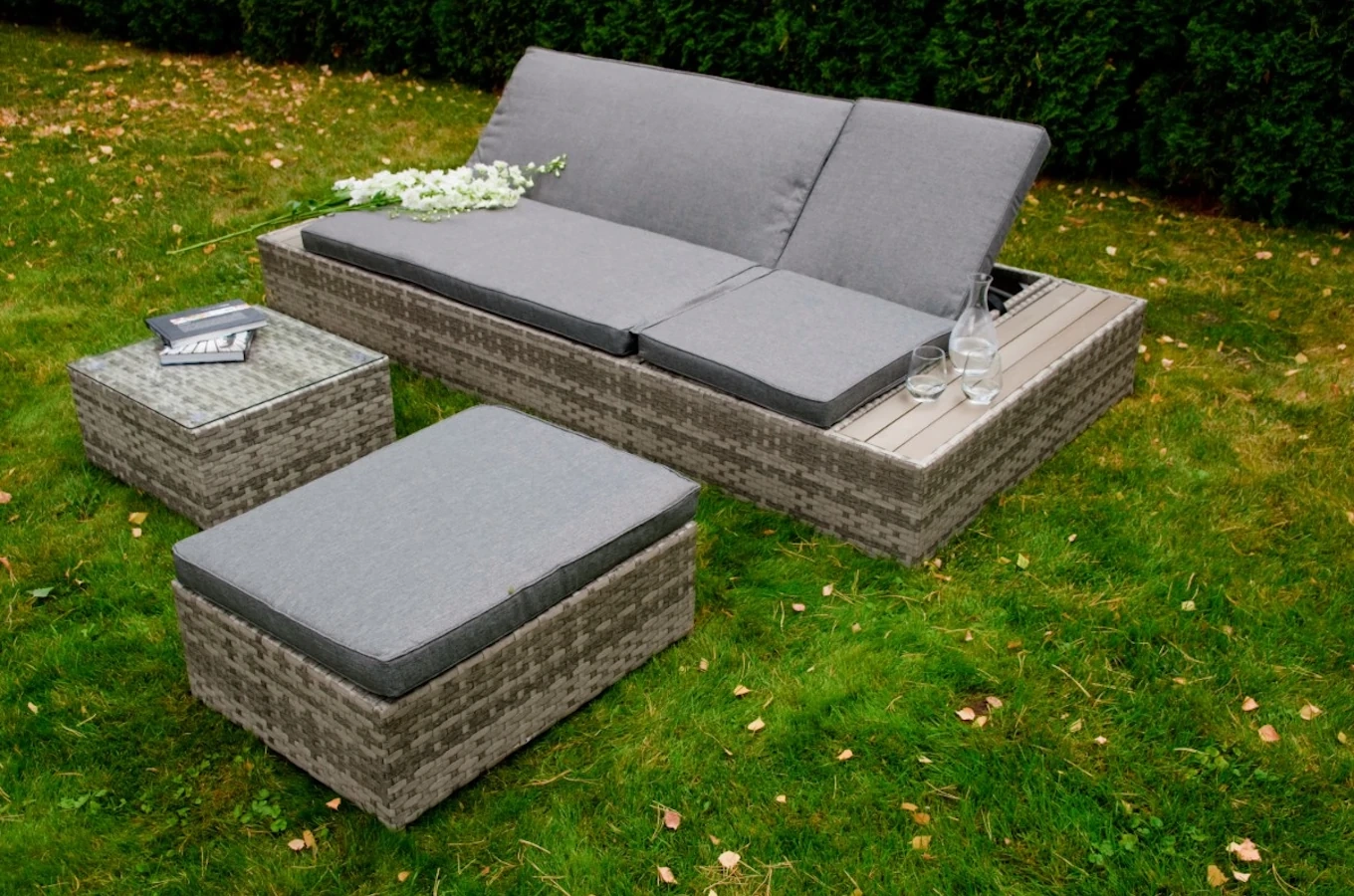 Wielofunkcyjna leżanka ogrodowa LATTICA z rattanu / Stół + łóżko + pufa
