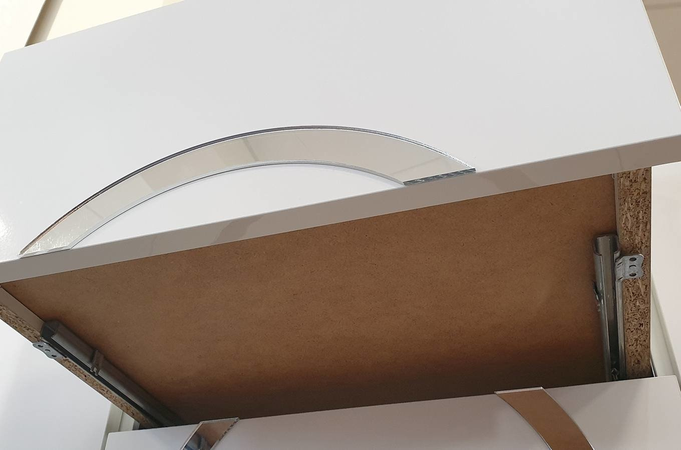 Biała nowoczesna komoda Dancan EVA połysk / szer. 138 cm