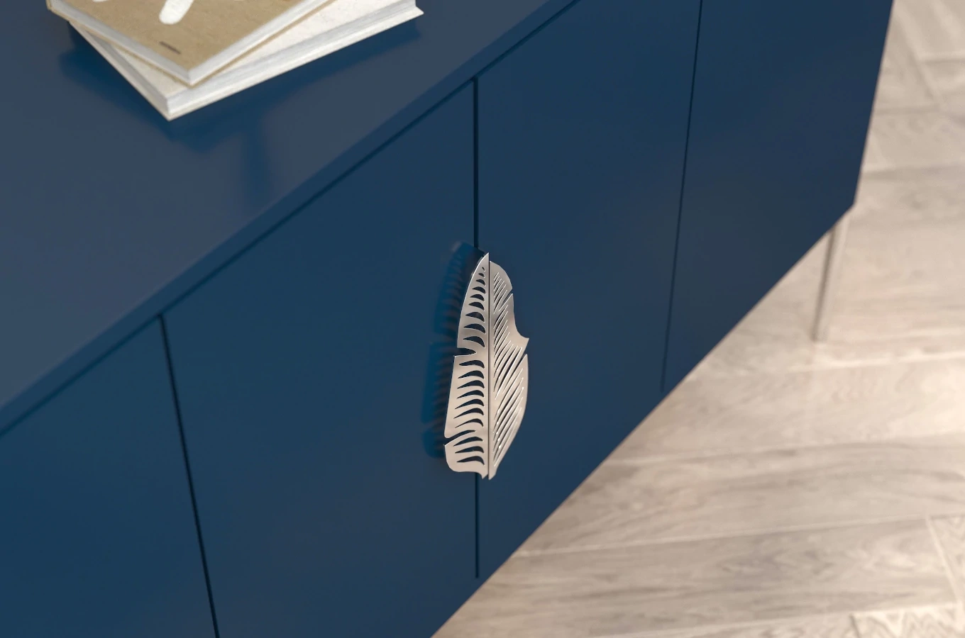 Granatowa komoda Skandica MERLIN ze srebrnymi dodatkami / szer. 138 cm